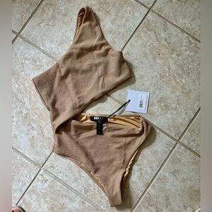 Beachriot one piece size large NWT